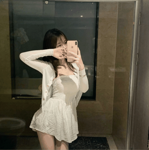 高素质兼职学生妹纸，年轻漂亮、前凸后翘、水多粉嫩.，艹得十分